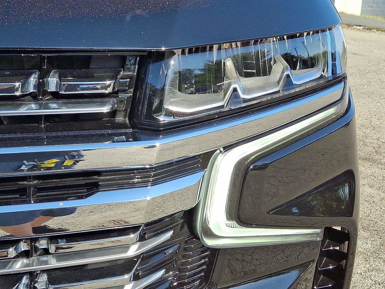Used 2024 Chevrolet Suburban Premier w/ Advanced Technology Package image 9
