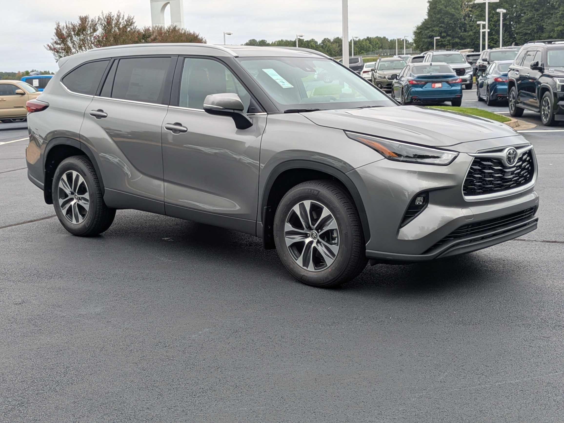 New 2026 Toyota Highlander XLE AWD/4WD image 2