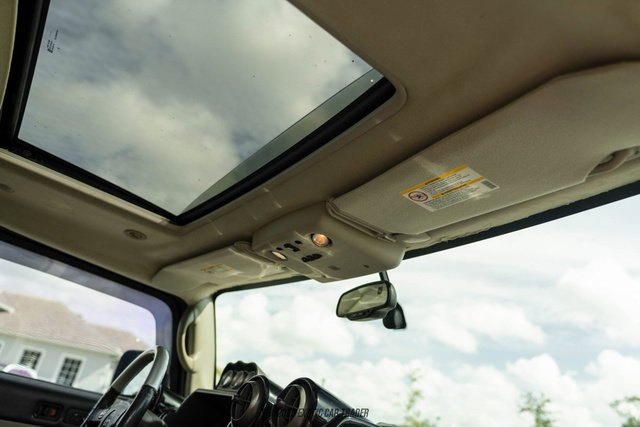 Used 2004 HUMMER H2 w/ Preferred Equipment Group image 61
