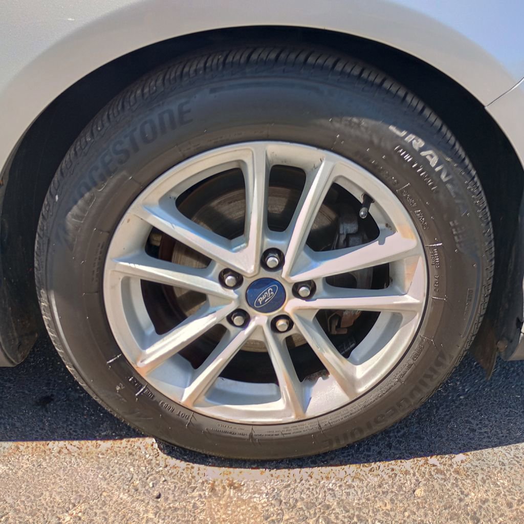 Used 2018 Ford Focus SE w/ Cold Weather Package FWD image 25