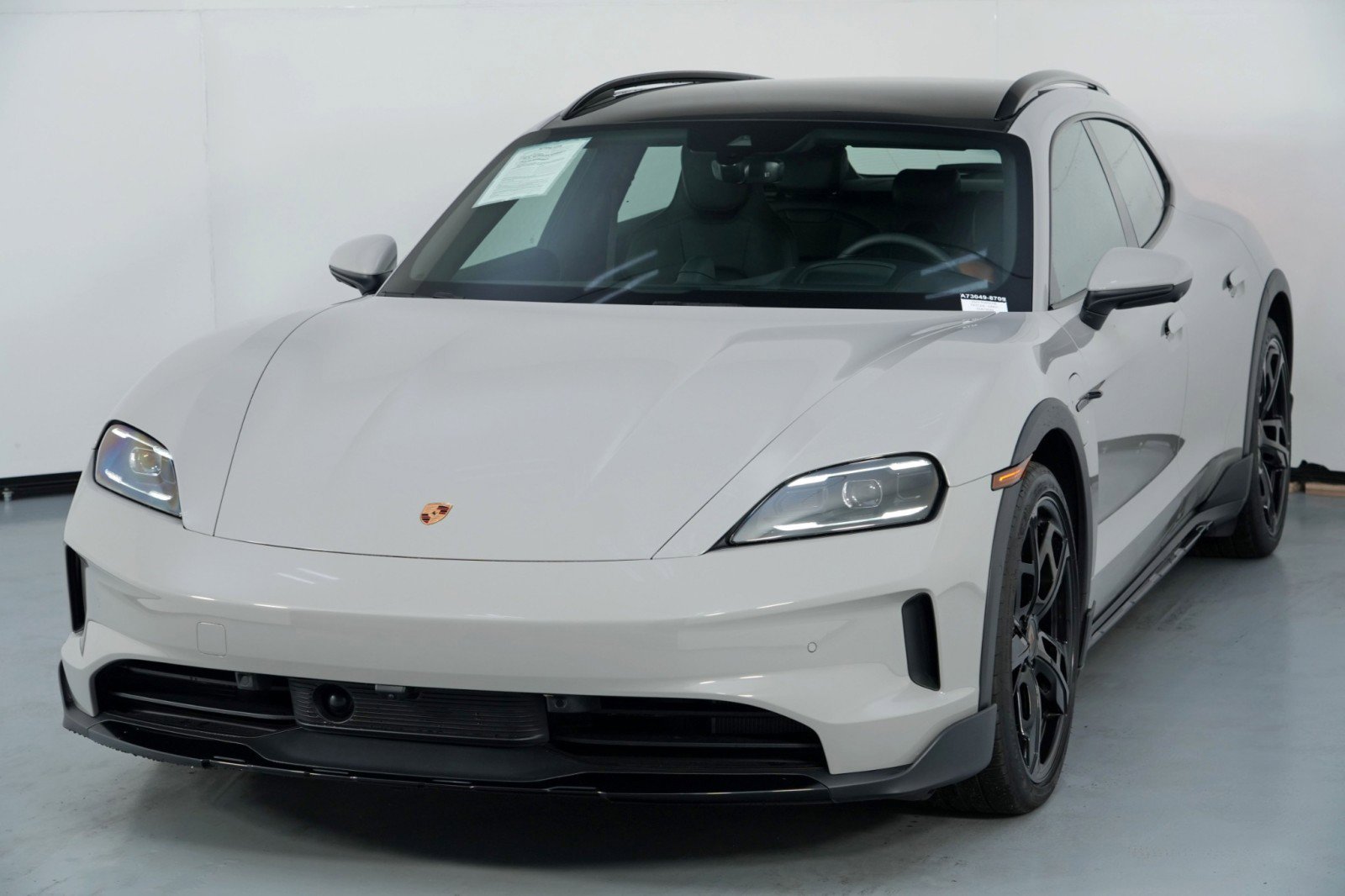 Used 2025 Porsche Taycan 4S w/ Premium Package image 53