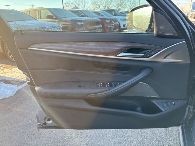 Used 2023 BMW 530e xDrive w/ Premium Package AWD/4WD image 12