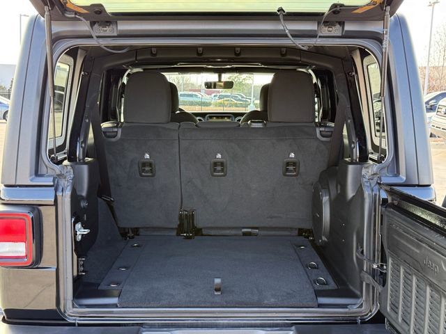 Used 2022 Jeep Wrangler Unlimited Sahara image 30