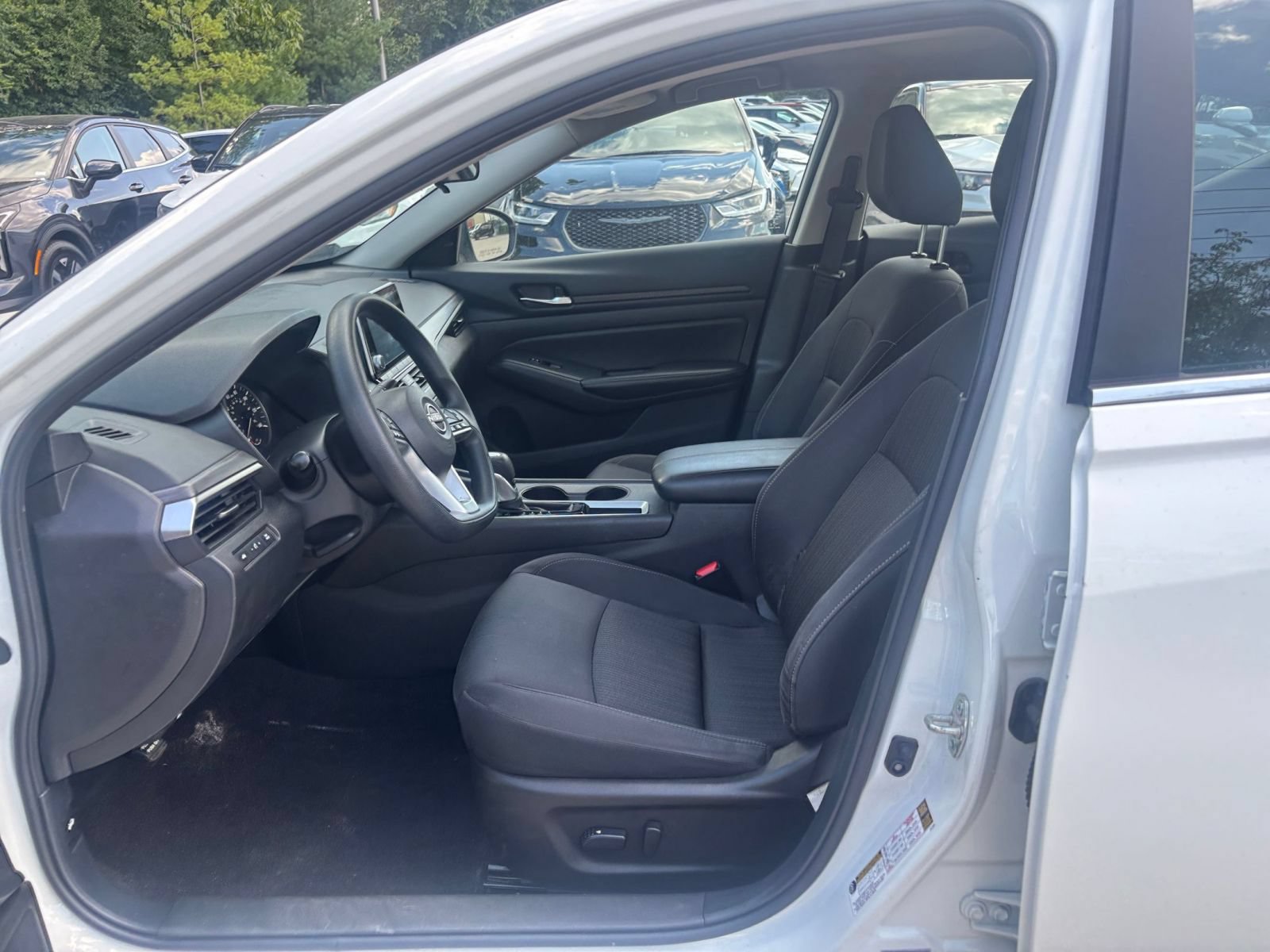 Used 2025 Nissan Altima 2.5 SV FWD image 25