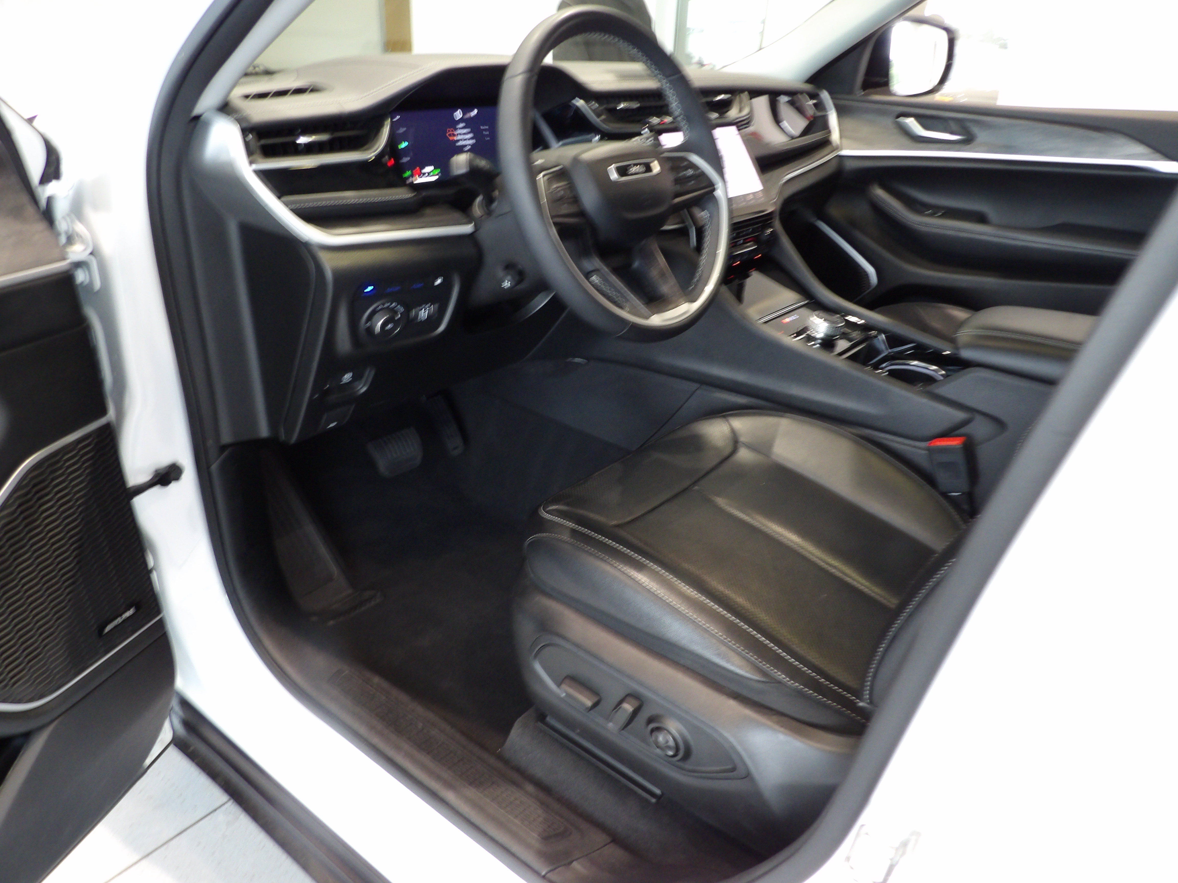Used 2022 Jeep Grand Cherokee Limited 4xe w/ Luxury Tech Group II AWD/4WD image 10