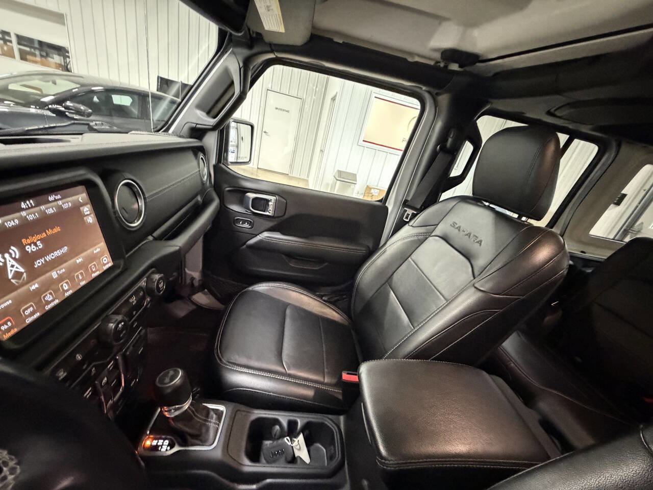 Used 2023 Jeep Wrangler Unlimited Sahara w/ Cold Weather Group image 27