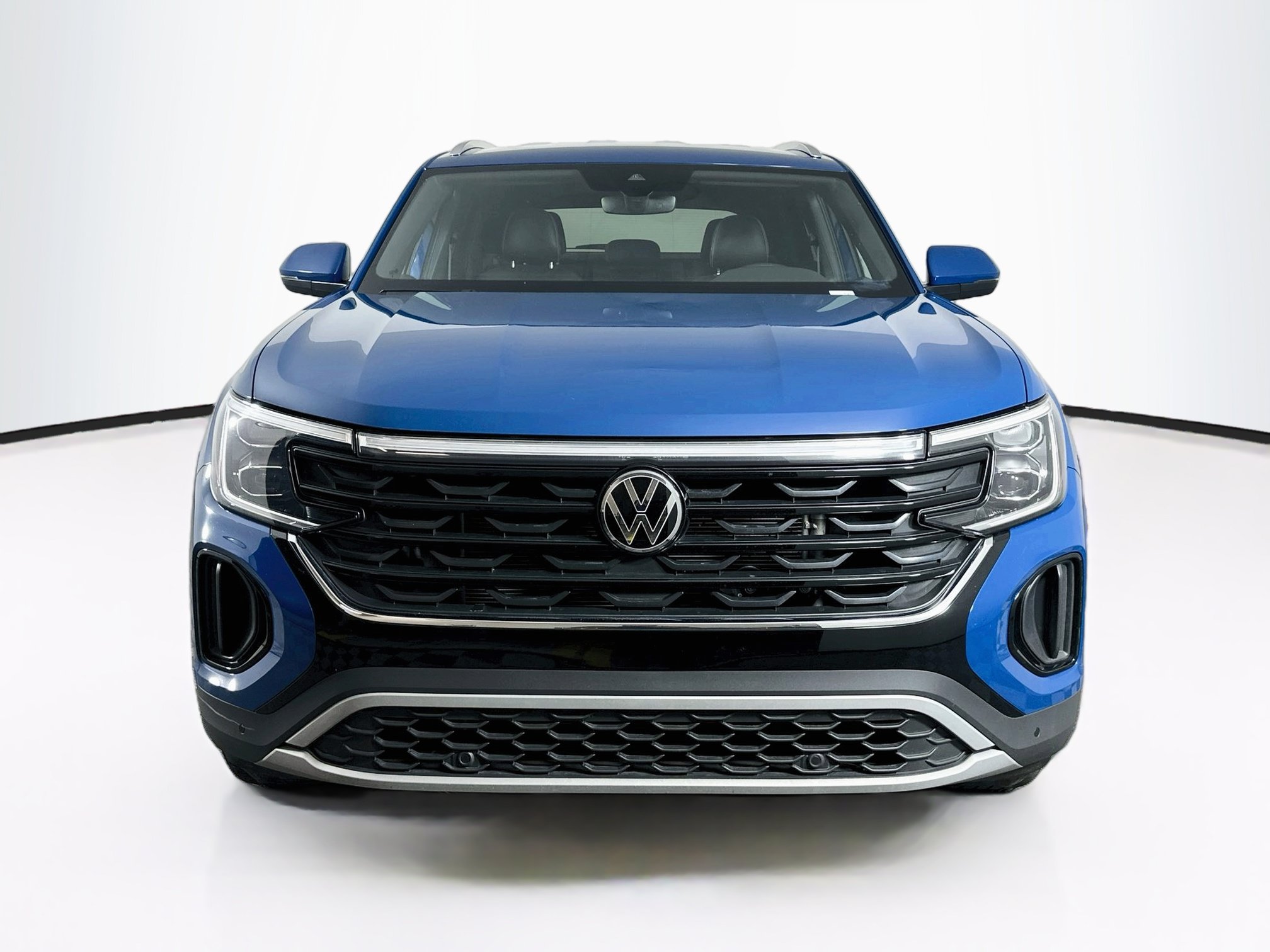 Used 2025 Volkswagen Atlas Cross Sport SE FWD image 2