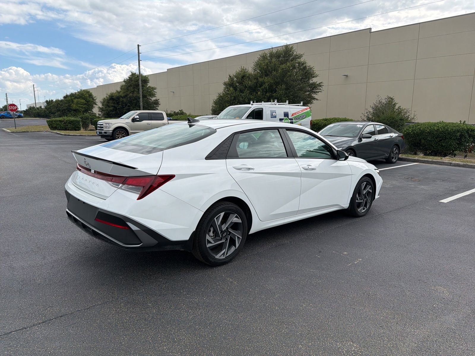 Used 2025 Hyundai Elantra Sport w/ Cargo Package FWD image 6