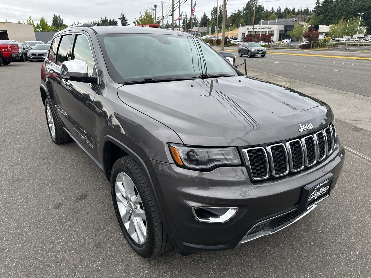 Used 2017 Jeep Grand Cherokee Limited w/ Luxury Group II image 8