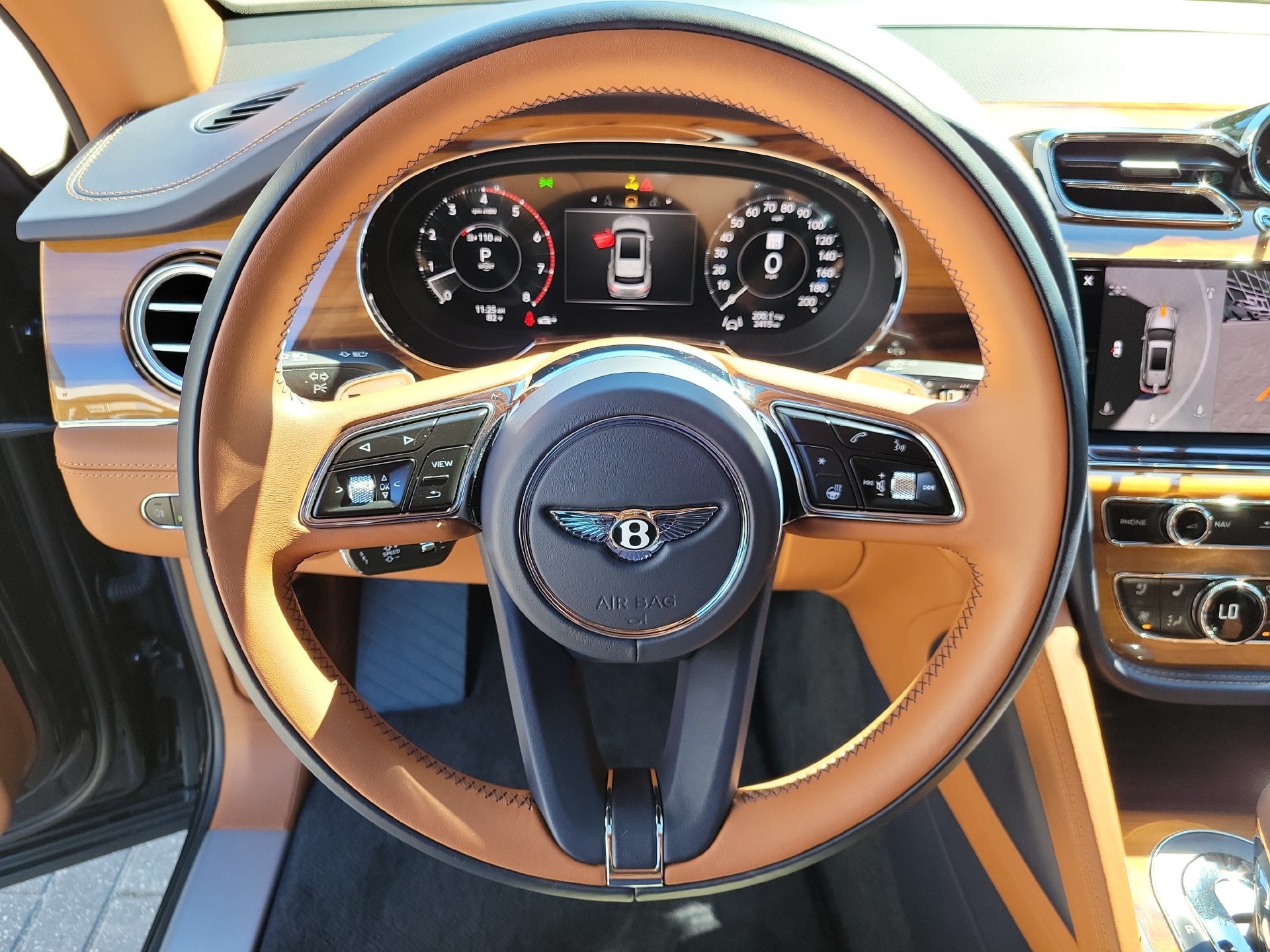 Certified 2025 Bentley Bentayga Extended Wheelbase AWD/4WD image 29