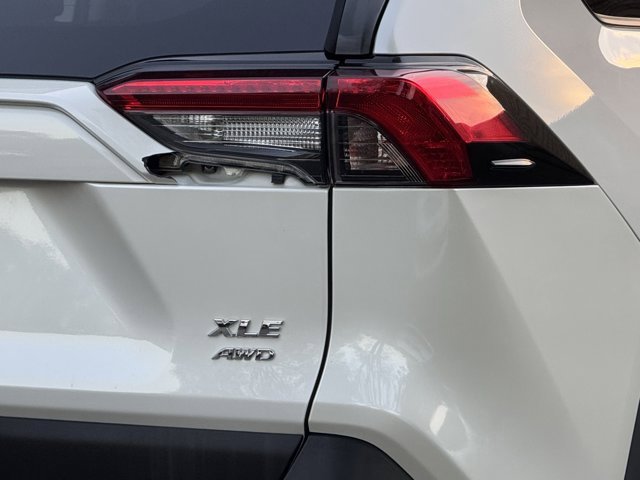 Used 2021 Toyota RAV4 XLE Premium image 53