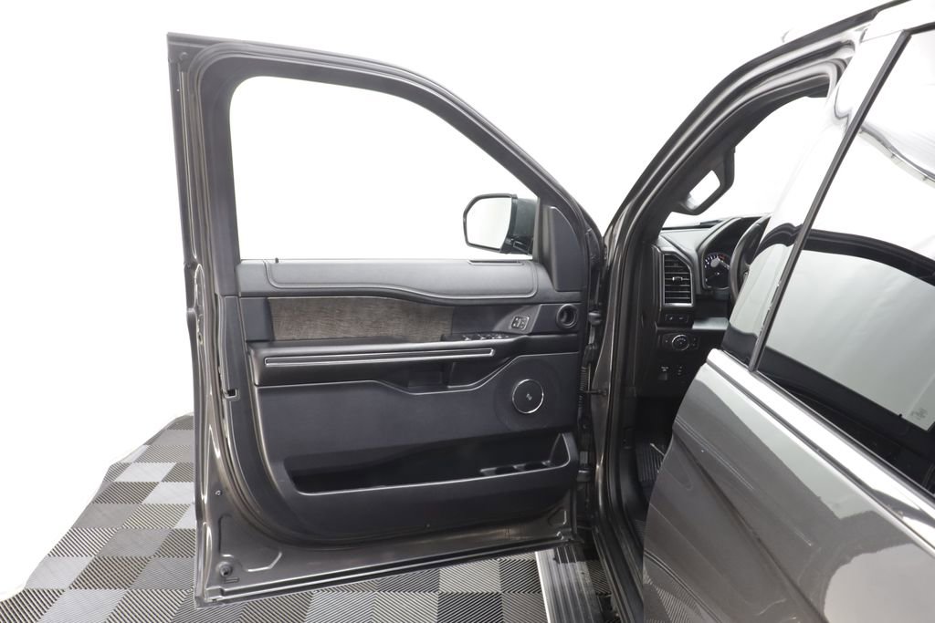 Used 2019 Ford Expedition Limited w/ Equipment Group 301A AWD/4WD image 5