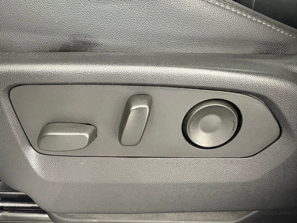 Used 2022 Chevrolet Tahoe Z71 image 12