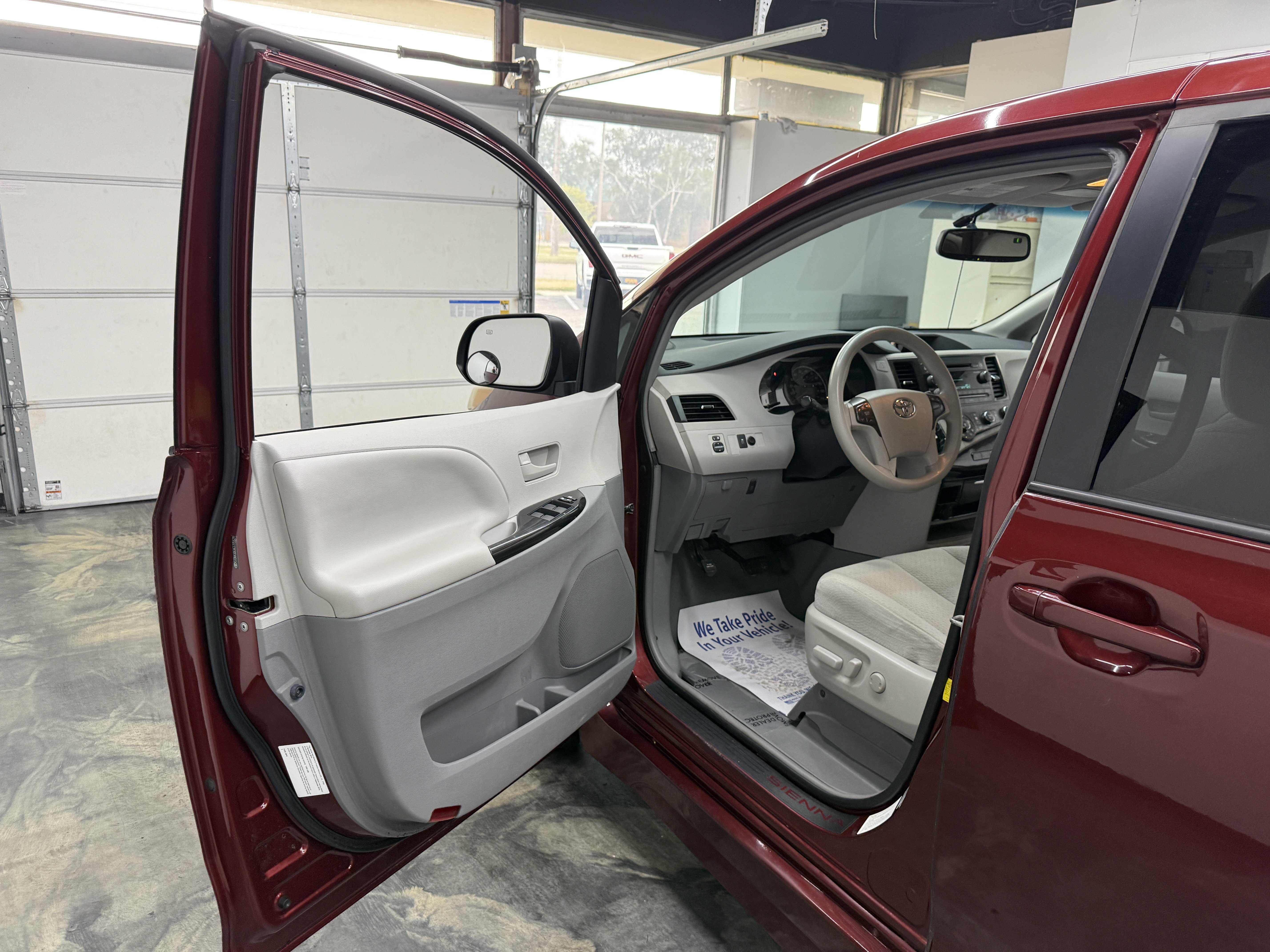 Used 2012 Toyota Sienna LE FWD image 8