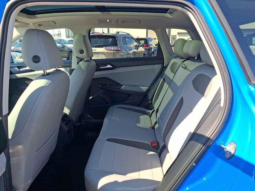 Used 2023 Volkswagen Taos SE w/ Panoramic Sunroof Package image 20