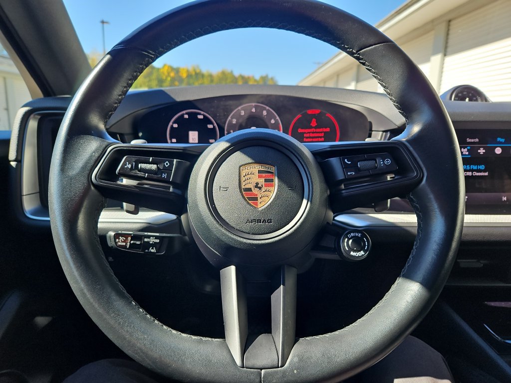 Used 2024 Porsche Cayenne Coupe AWD/4WD image 36