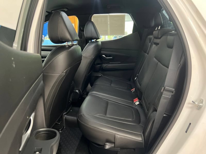 Used 2025 Hyundai Santa Cruz SEL AWD/4WD image 14