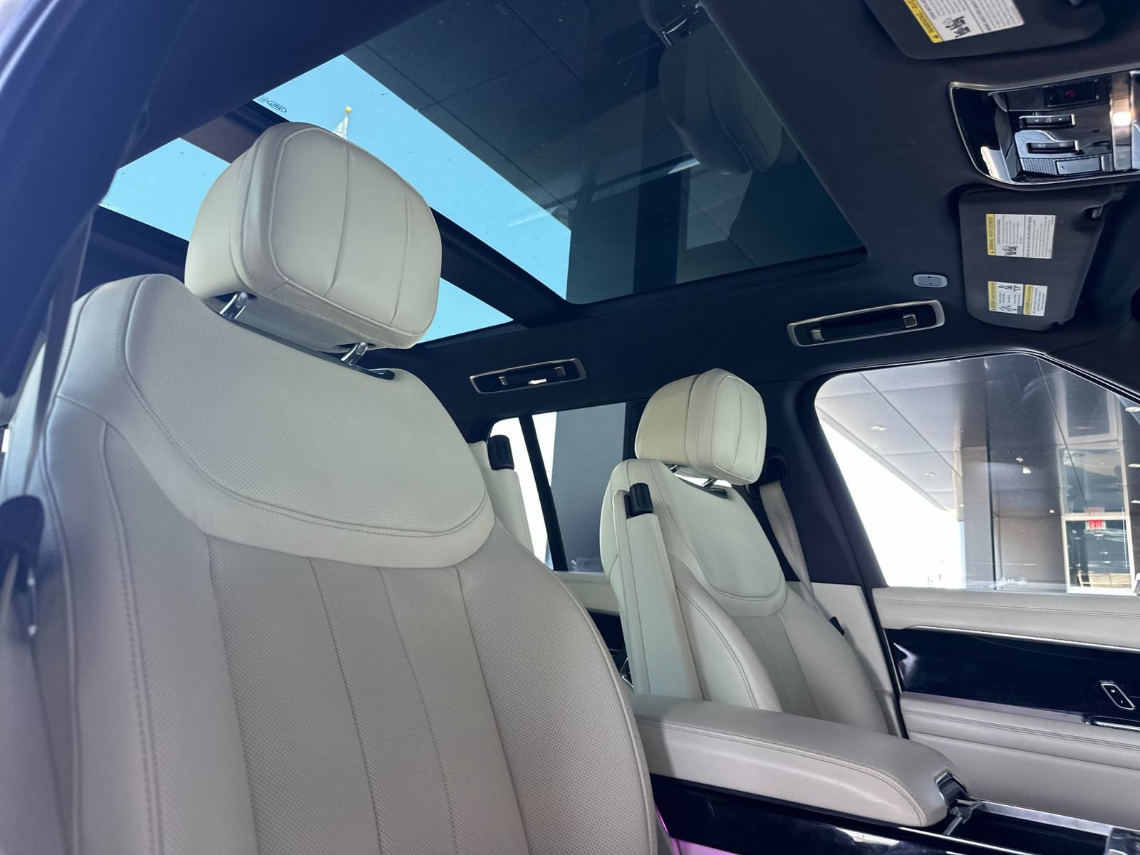 Used 2023 Land Rover Range Rover SE AWD/4WD image 17