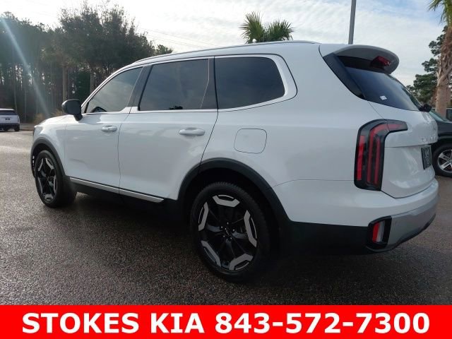 Used 2023 Kia Telluride EX w/ EX Captain's Chair Package image 7