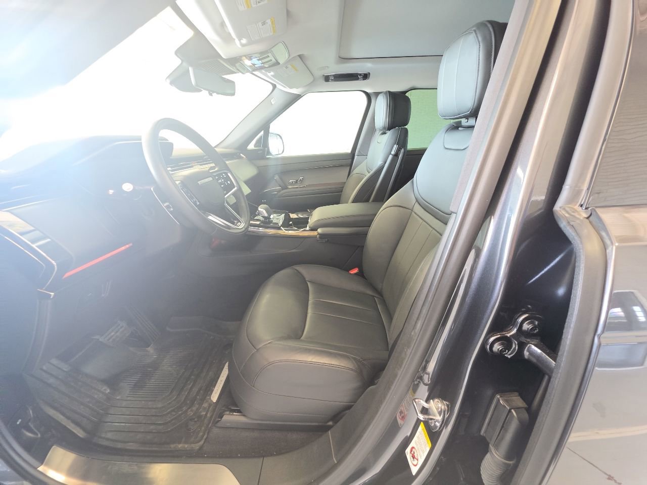 Used 2024 Land Rover Range Rover Sport SE AWD/4WD image 8