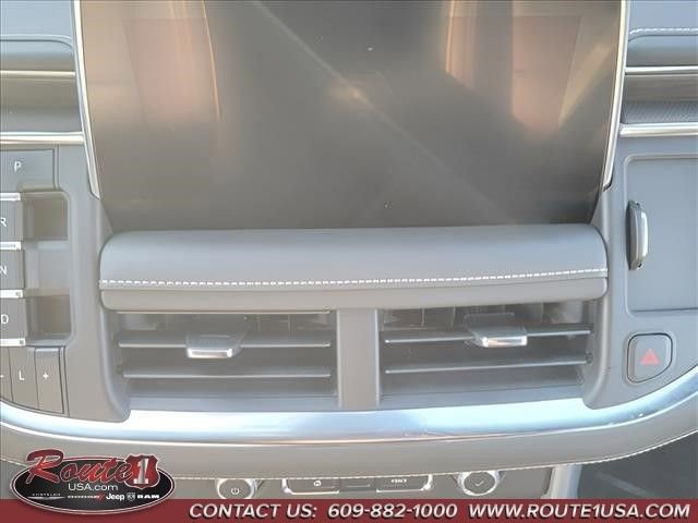 Used 2024 GMC Yukon SLT AWD/4WD image 21