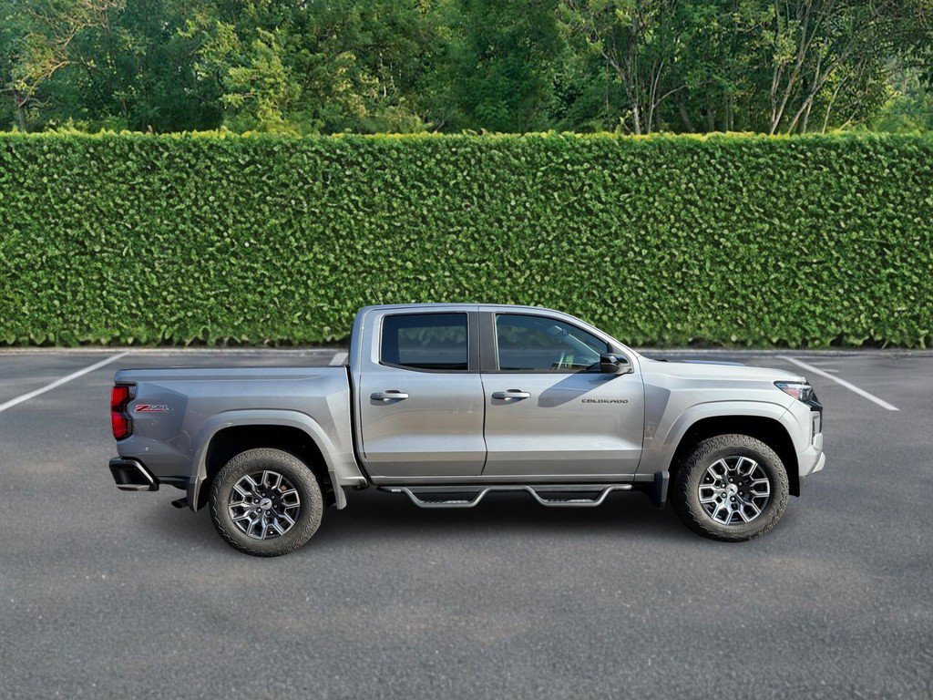 Used 2023 Chevrolet Colorado Z71 w/ Z71 Convenience Package 2 AWD/4WD image 2