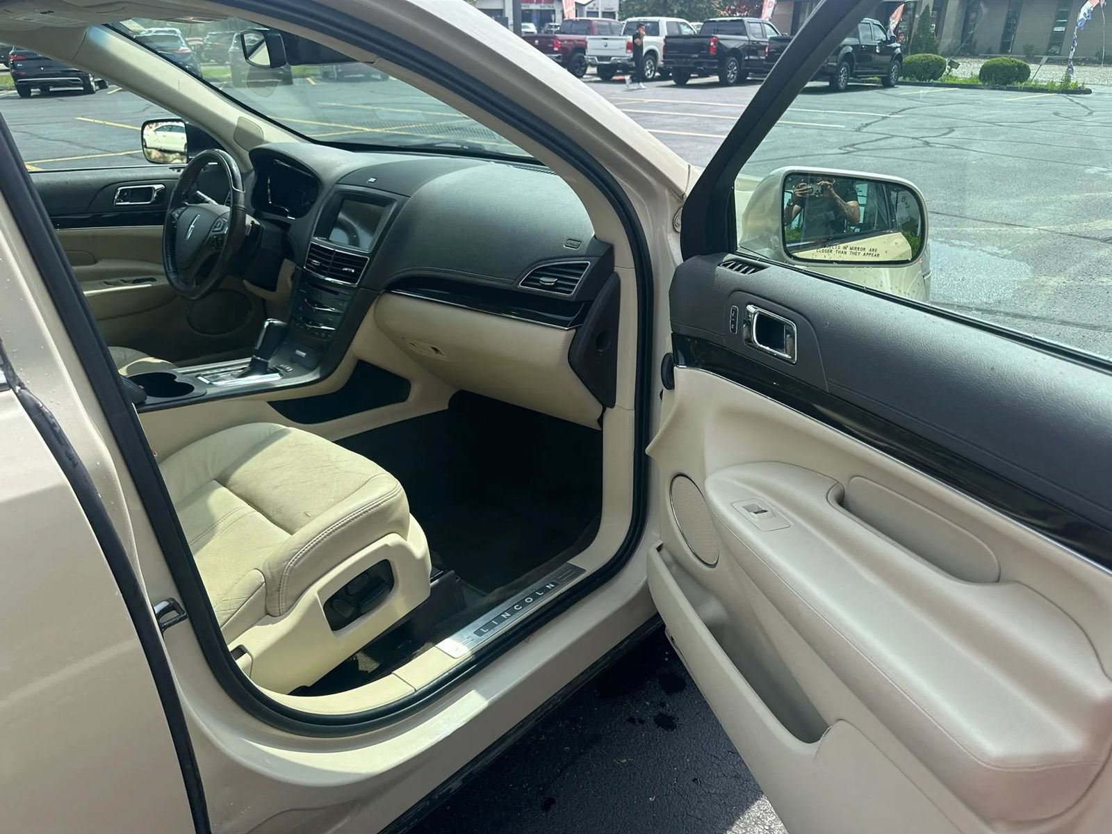 Used 2018 Lincoln MKT AWD w/ Technology Package image 15