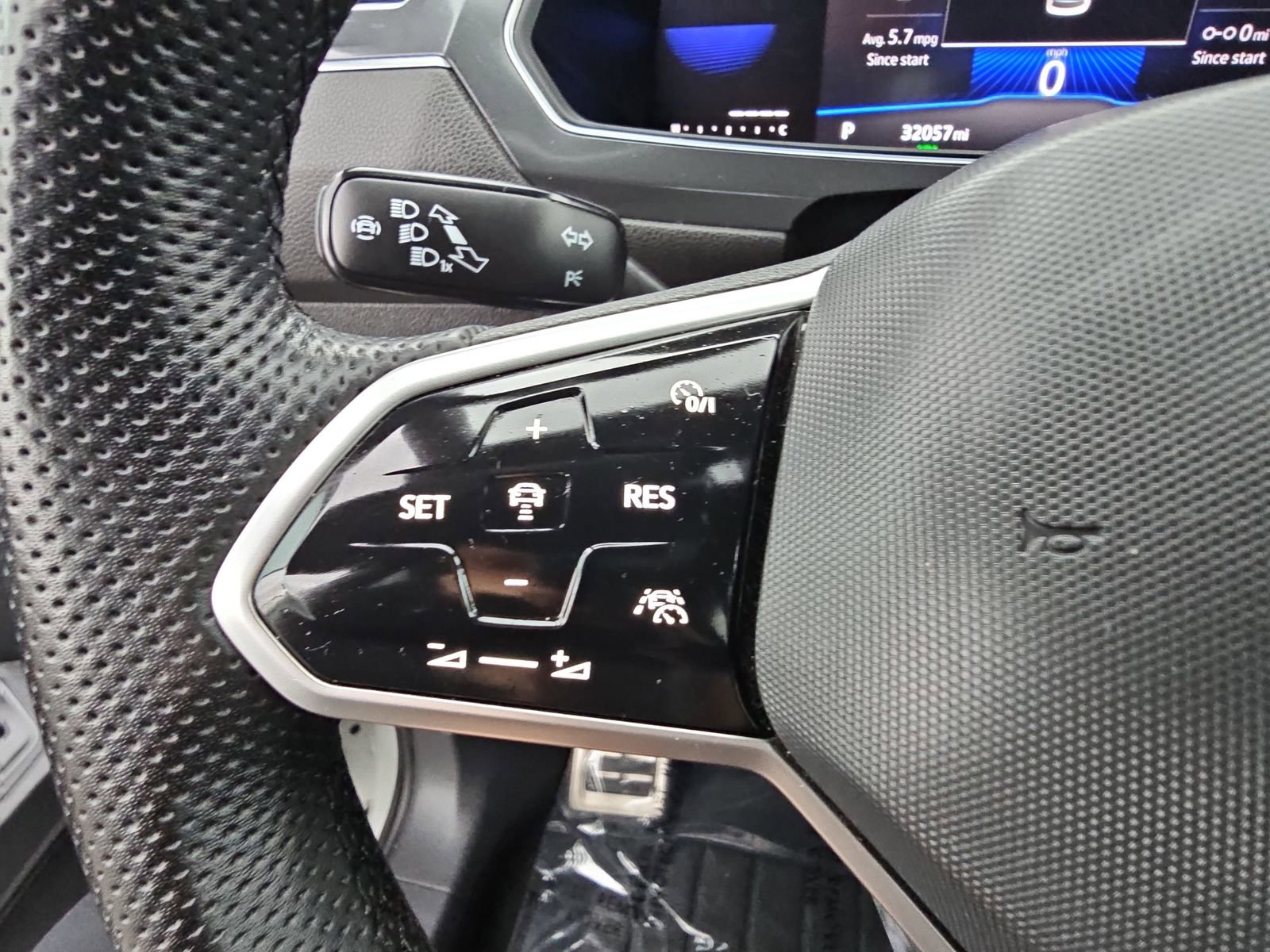 Used 2022 Volkswagen Tiguan SE R-Line image 19