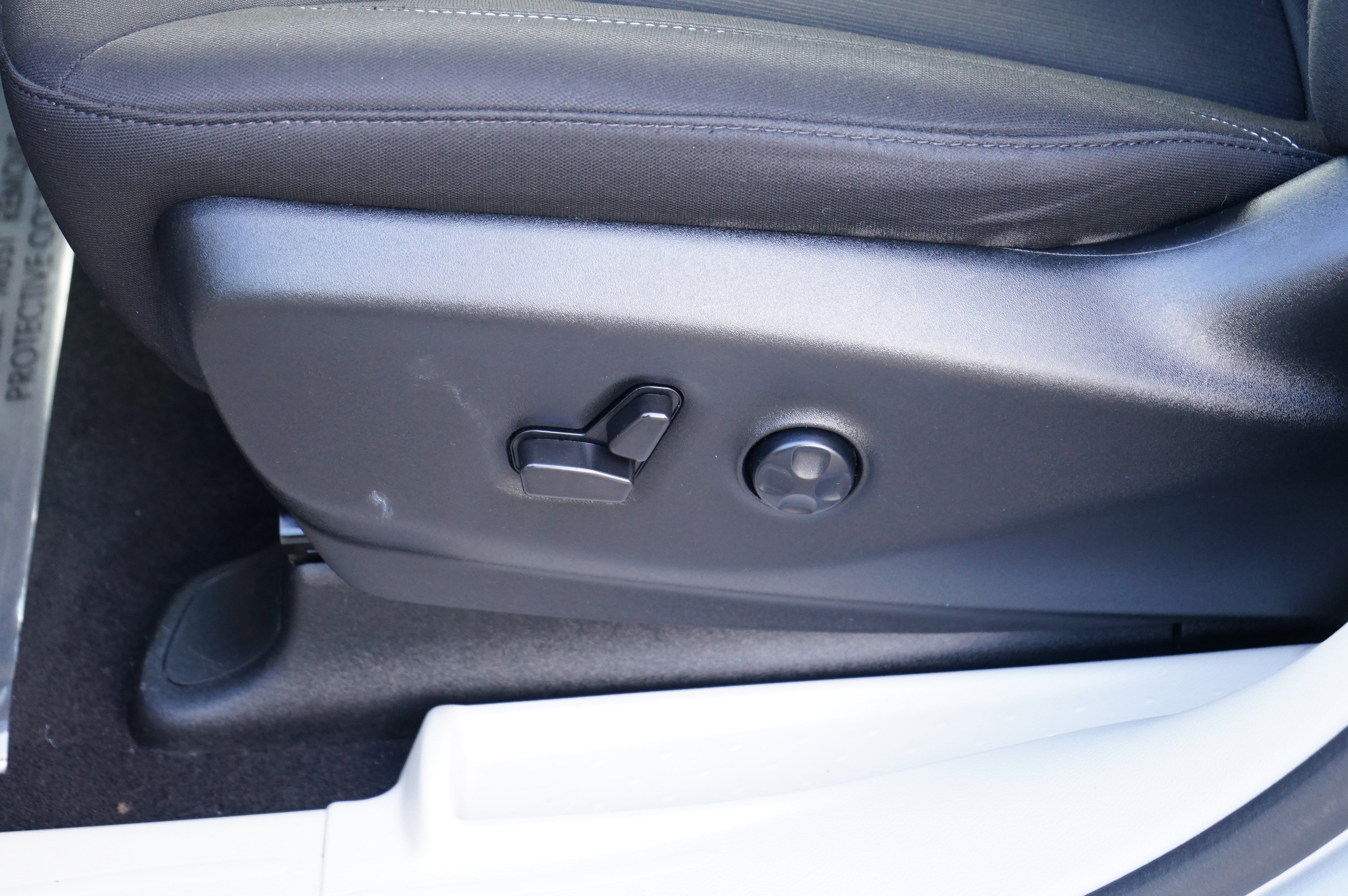 Used 2023 Chrysler Voyager LX image 16