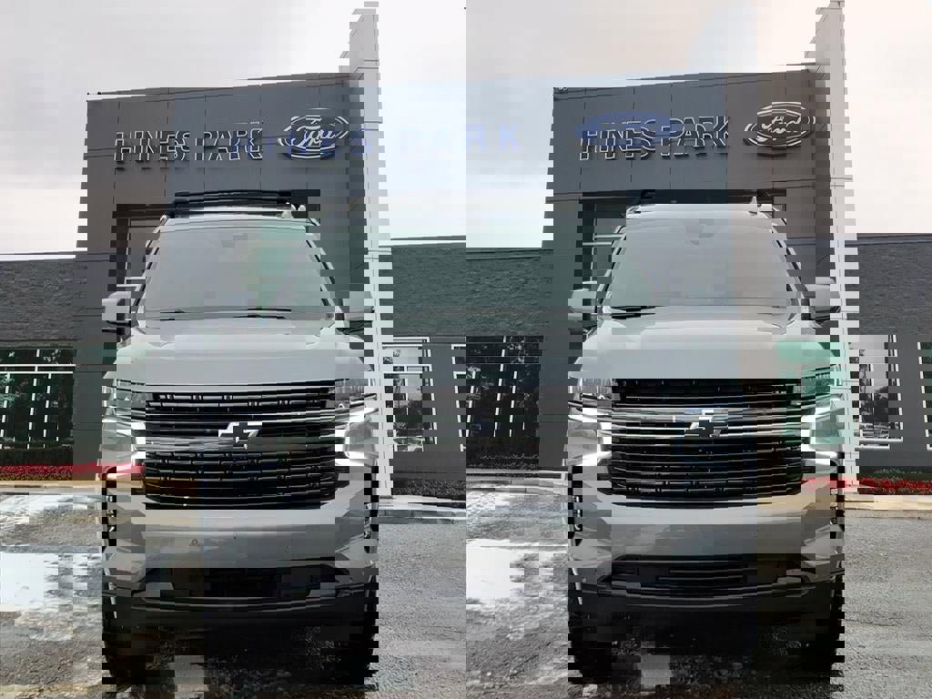 Used 2021 Chevrolet Suburban RST w/ Luxury Package image 2
