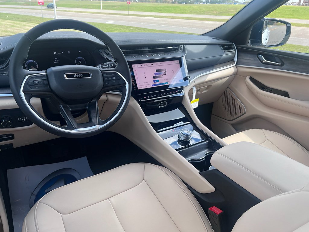 New 2026 Jeep Grand Cherokee Limited w/ Limited Altitude Package RWD image 14