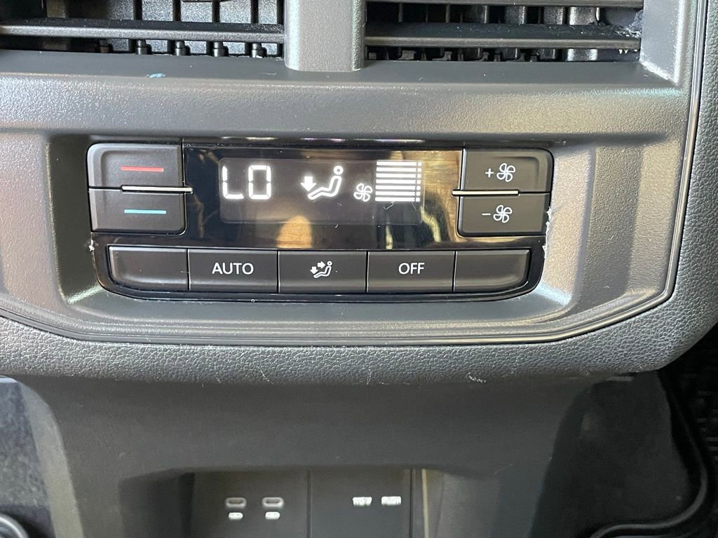 Used 2023 Volkswagen Atlas SE image 25