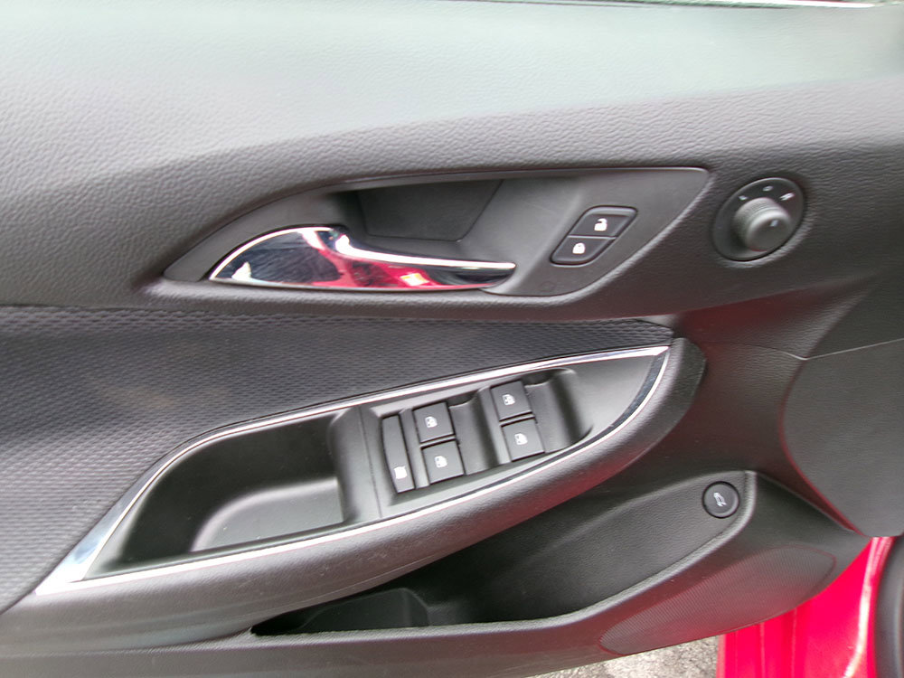 Used 2018 Chevrolet Cruze LT w/ Convenience Package image 14
