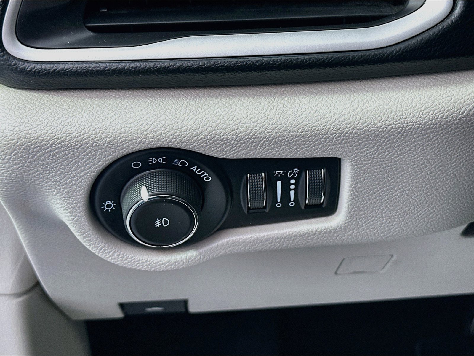 Used 2022 Chrysler Pacifica Touring-L FWD image 8