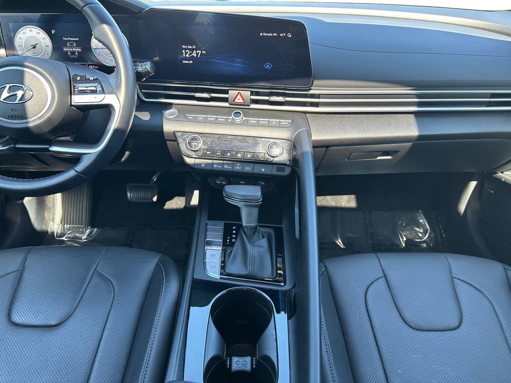 Used 2023 Hyundai Elantra Limited image 12