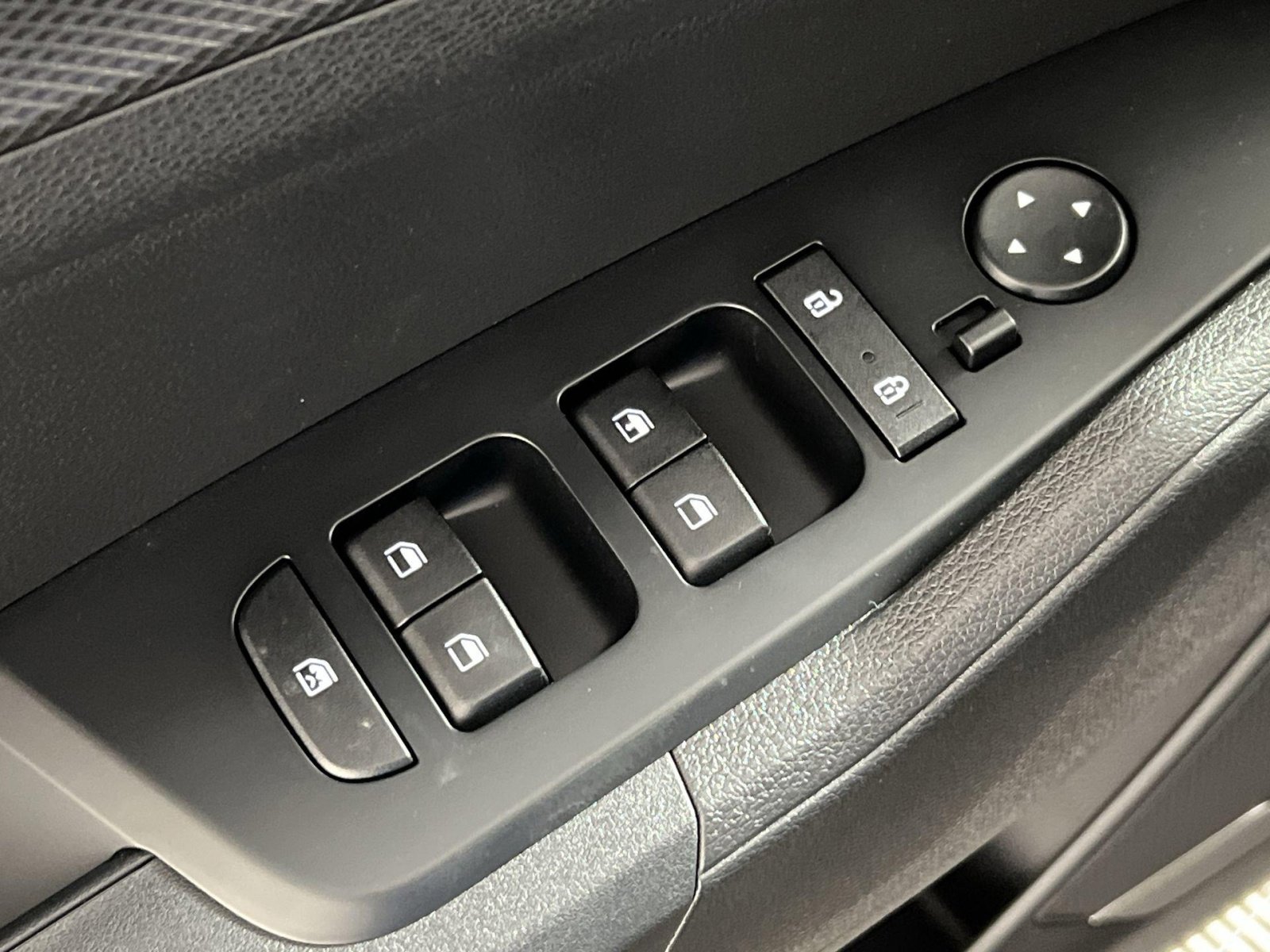 New 2025 Kia Sportage LX image 13