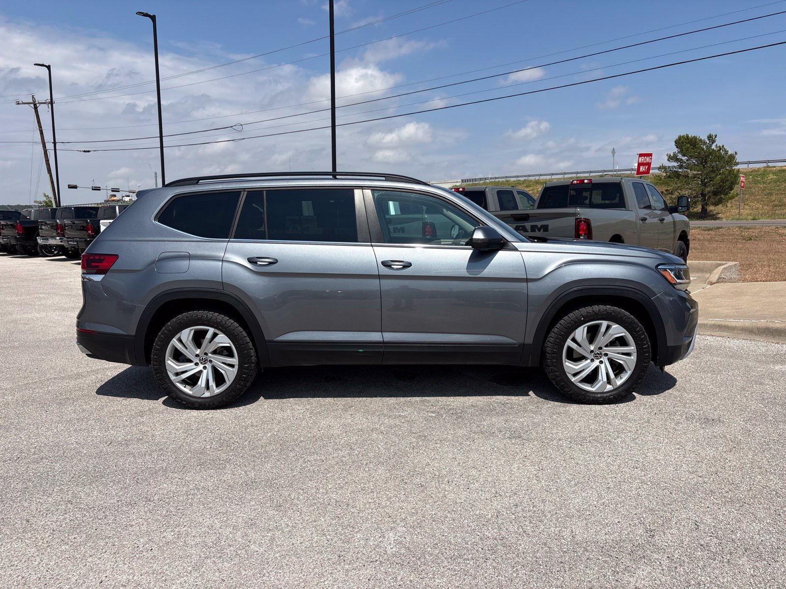 Used 2021 Volkswagen Atlas SE w/ Panoramic Sunroof Package AWD/4WD image 7