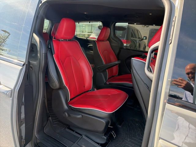 Used 2020 Chrysler Pacifica Limited w/ Quick Oder Package 2EV RED-S FWD image 16