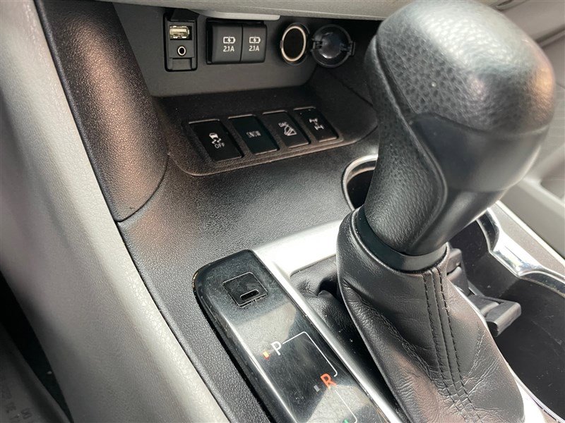 Used 2017 Toyota Highlander LE image 12