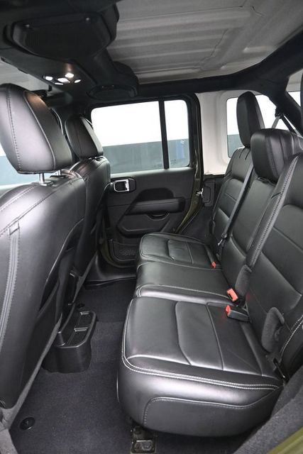 Used 2022 Jeep Wrangler Unlimited Sahara w/ LED Lighting Group AWD/4WD image 8