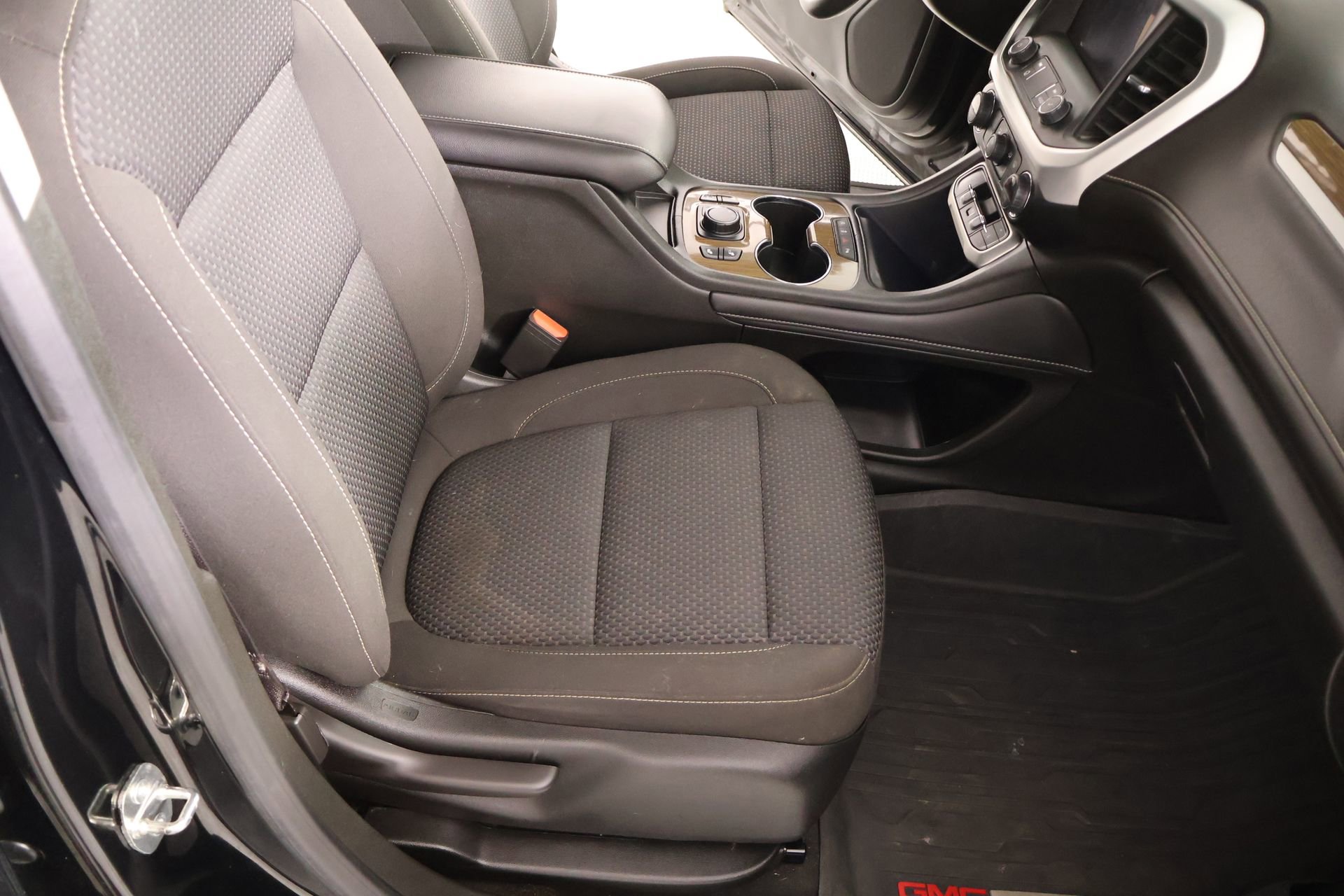 Used 2023 GMC Acadia SLE w/ Driver Convenience Package FWD image 14