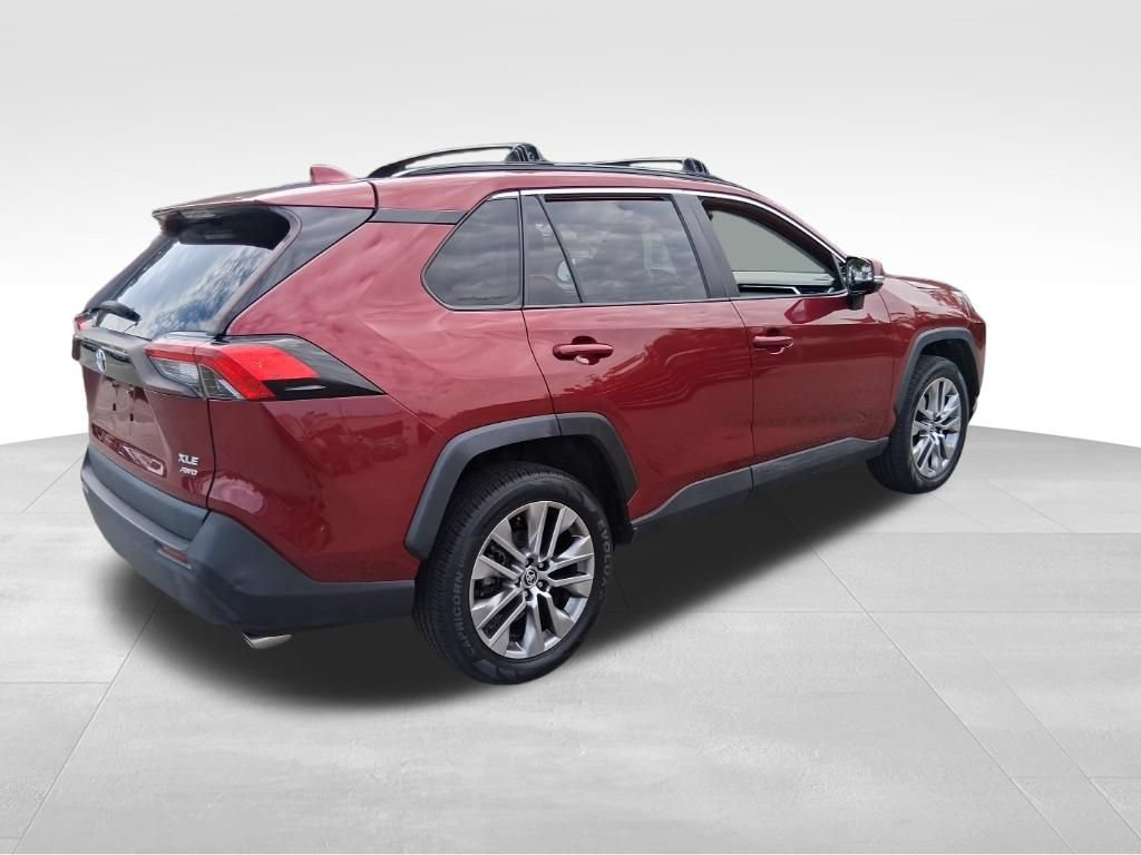 Used 2022 Toyota RAV4 XLE Premium AWD/4WD image 5