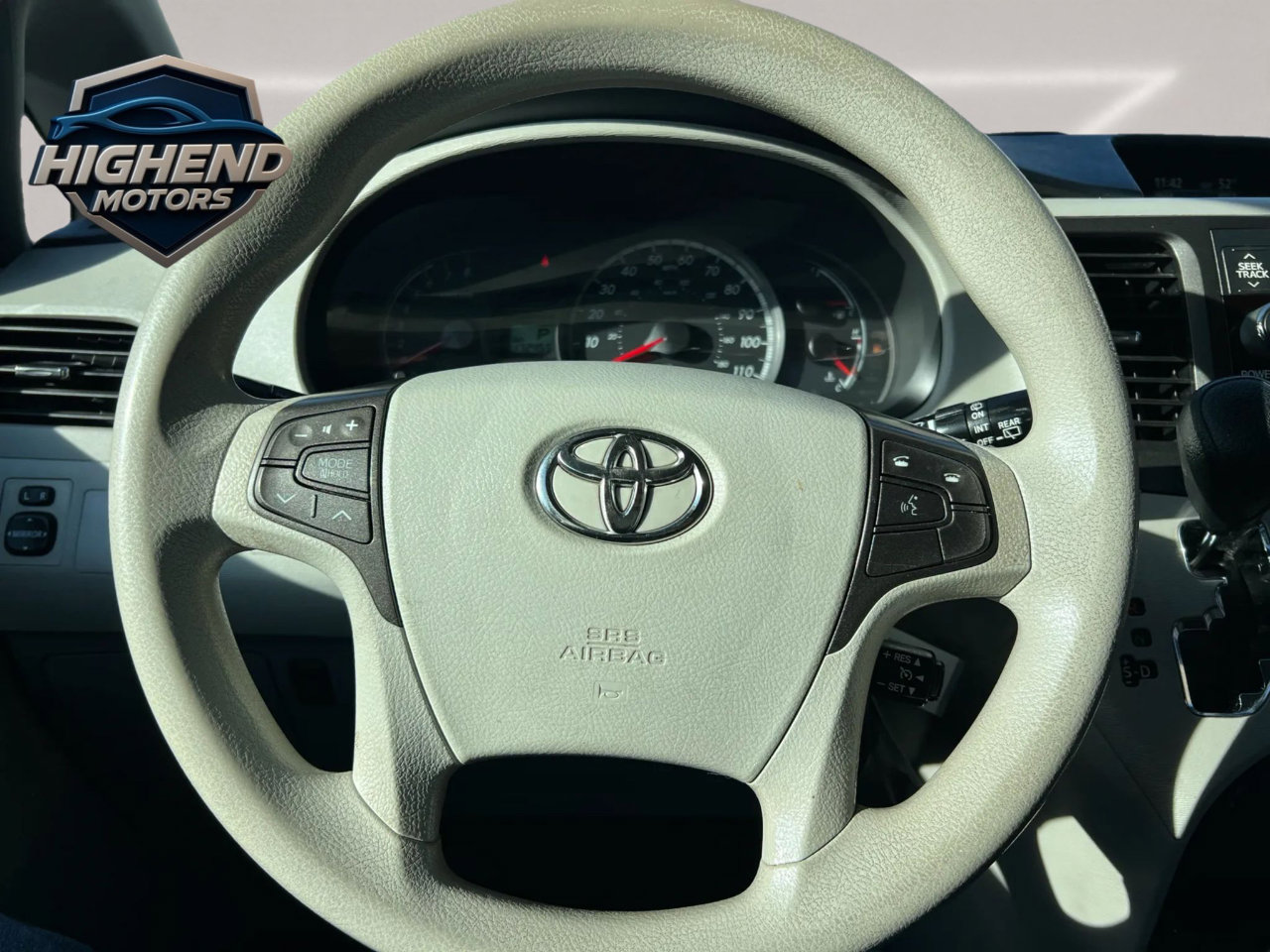 Used 2013 Toyota Sienna LE image 26