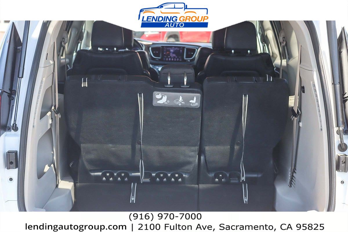 Used 2018 Chrysler Pacifica Touring-L Plus image 24