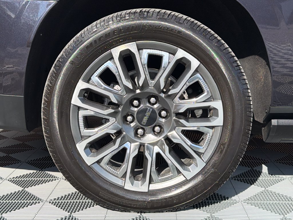 Used 2024 GMC Yukon XL Denali Ultimate AWD/4WD image 24