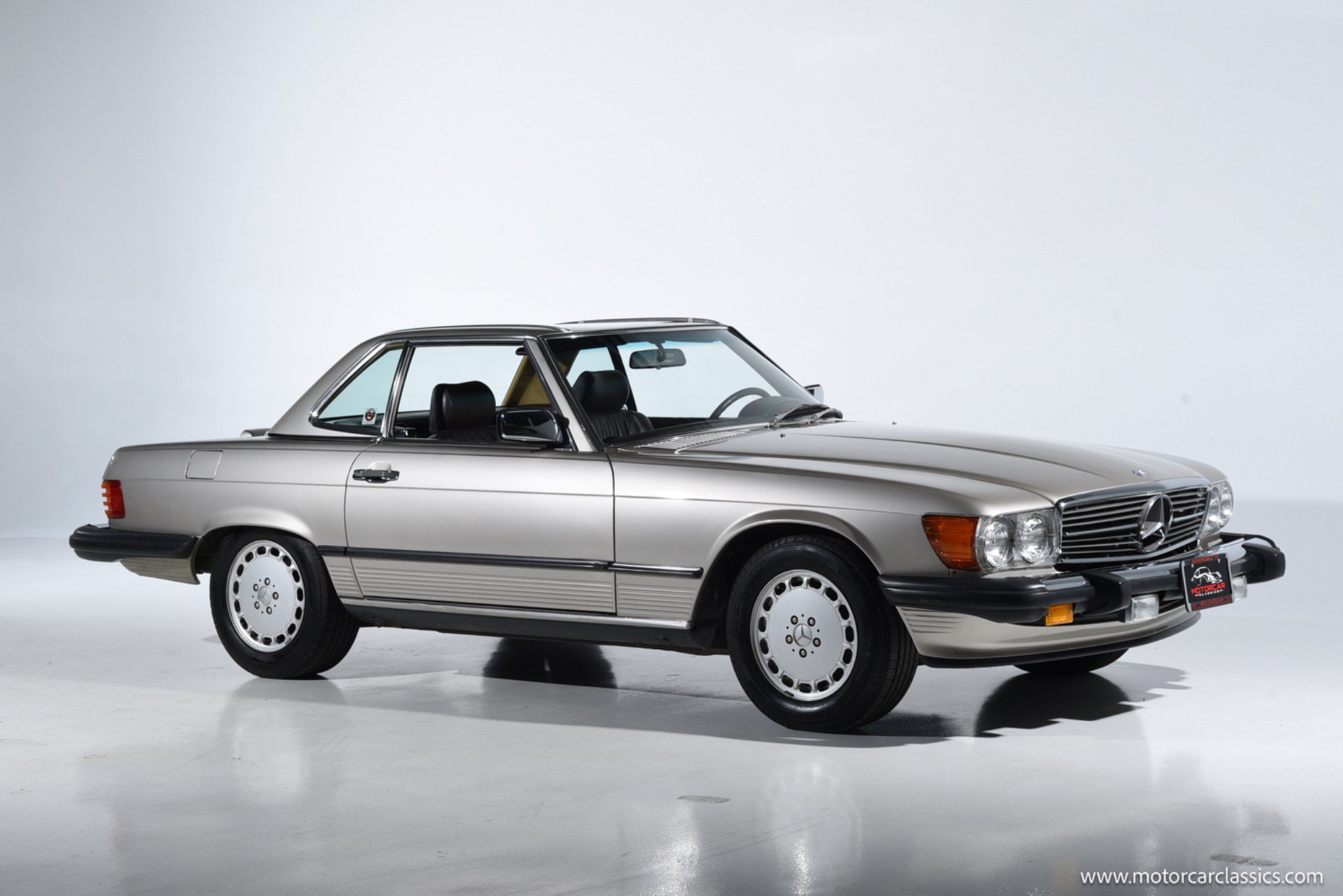 Used 1988 Mercedes-Benz 560 SL image 3