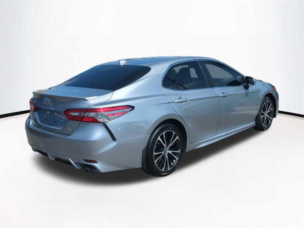 Used 2019 Toyota Camry SE w/ Convenience Package FWD image 5