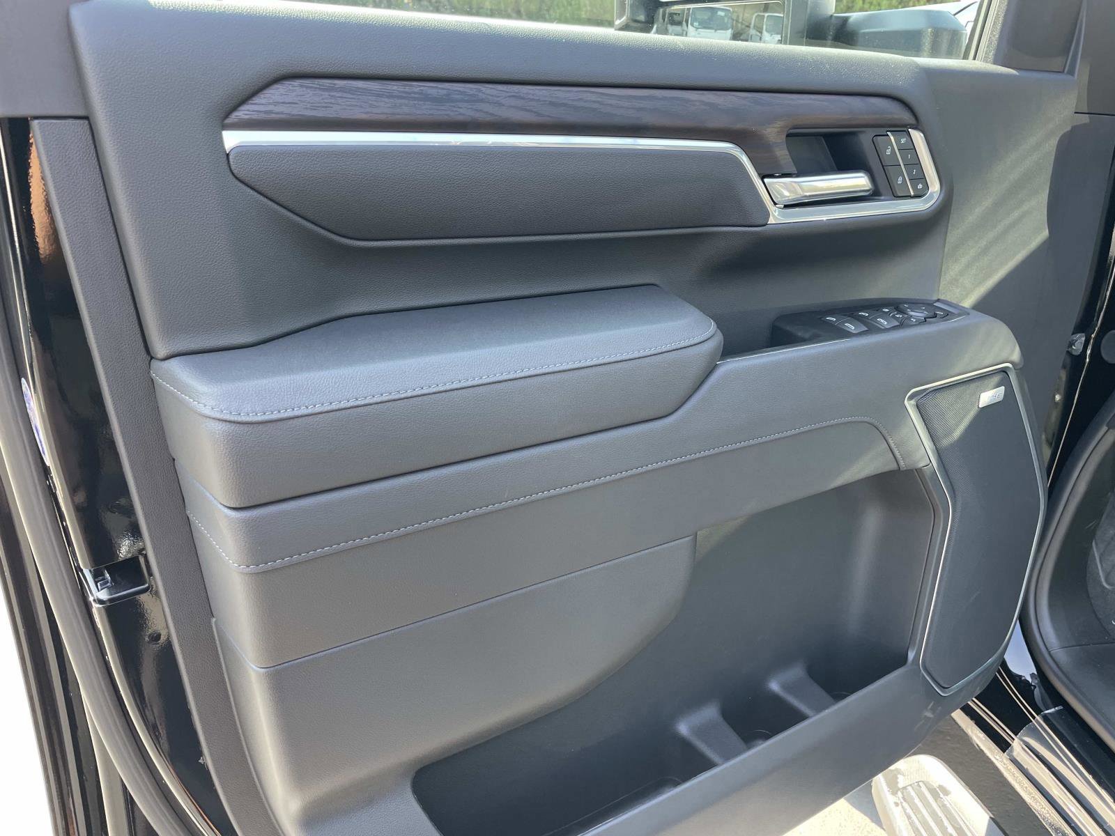 New 2026 GMC Sierra 2500 SLT w/ SLT Premium Package image 19