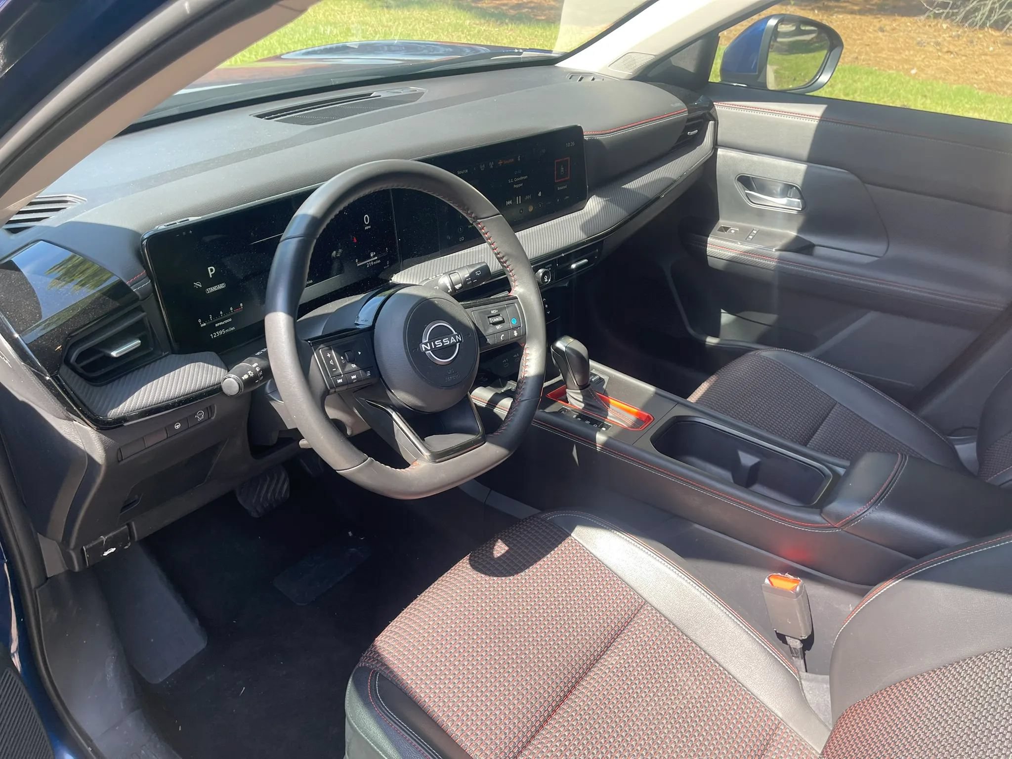 Used 2025 Nissan Kicks SR FWD image 11