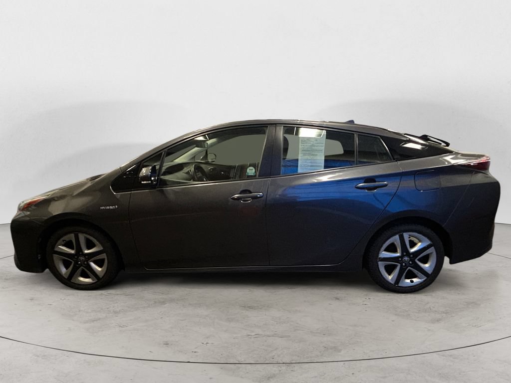 Used 2017 Toyota Prius Three Touring FWD image 2